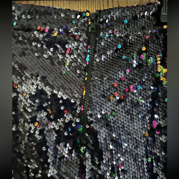 Straight leg/legging sequin pants size 2x but fits more like an xl in my opinion - Picture 7 of 9